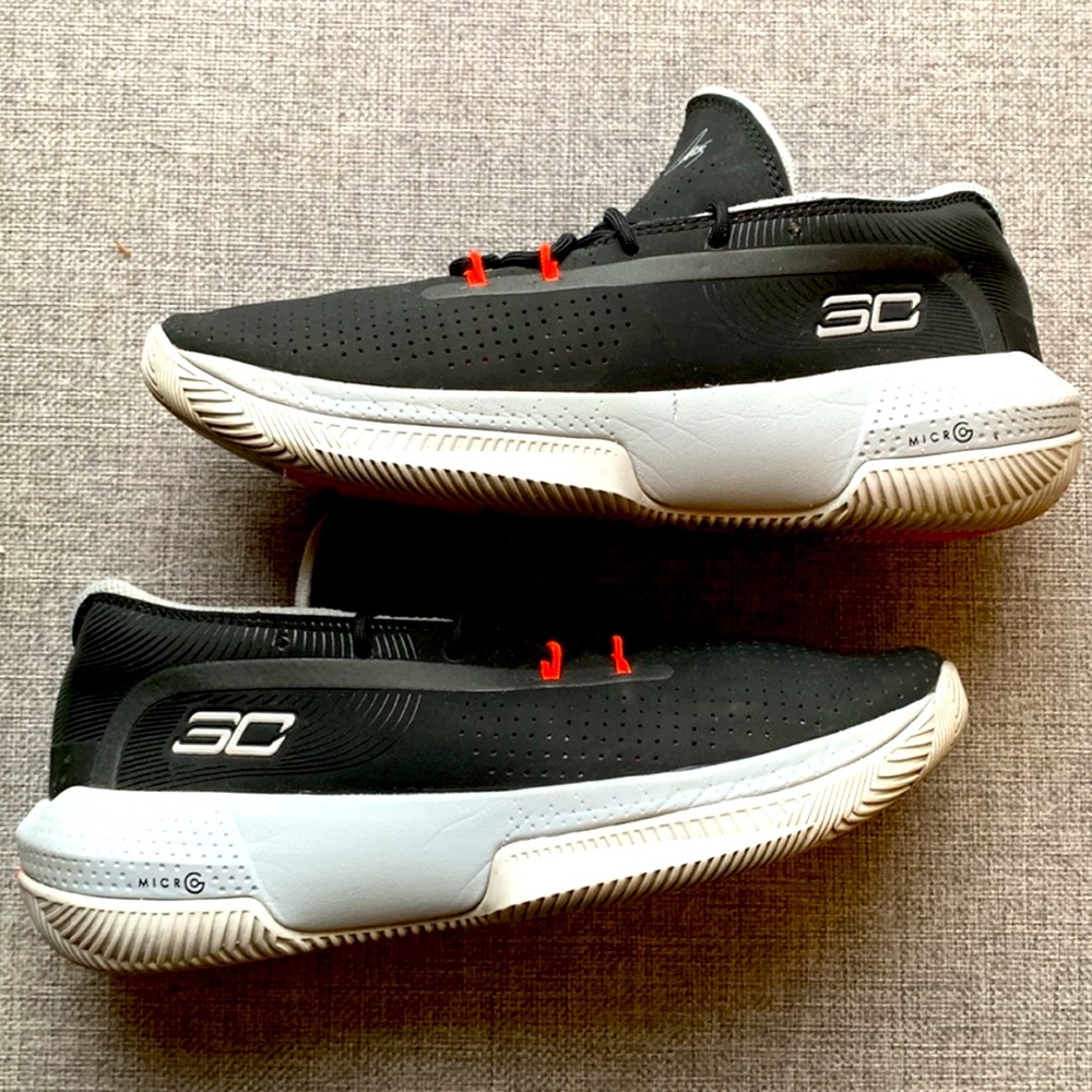 Steph Curry Under Armour size 6 youth excellent condition sneakers